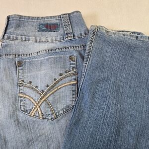 Royalty by YMI Women's Jeans Embroidered Stud pockets Size 16 Bootcut